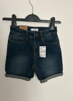 Bermuda en jean enfant Kiabi neuf en taille 10 ans, marque: Kiabi, état: Très bon état, taille: 10 ans / 140 cm, 2,00 €, 2,80 € Protection acheteurs incluse