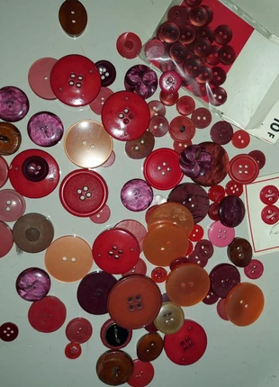 Boutons rouges environ 120 pièces, marque: Buttons, état: Neuf sans étiquette, 10,00 €, 11,20 € Protection acheteurs incluse
