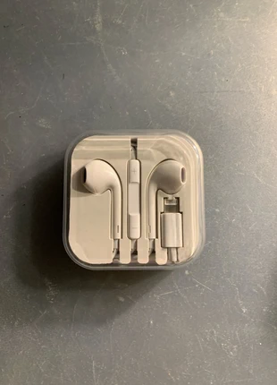 Écouteur type Apple, marque: Apple, modèle: Earpods, état: Neuf avec étiquette, 7,00 €, 8,05 € Protection acheteurs incluse