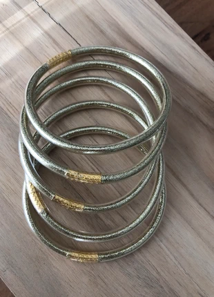 bracelets joncs bouddhistes (paillettes or), marke: Boutique indépendante, zustand: Sehr gut, 12,00 €, 13,30 € inklusive Vinted-Käuferschutz