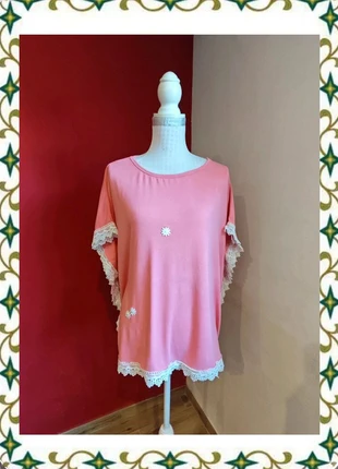 🌺Camisola oversize rosa con crochet blanco en bordes y detalle de margaritas, brand: Vintage Dressing, condizioni: Ottime, taglia: Taglia unica, €16.00, €17.50 include la Protezione acquisti