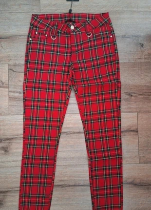 Prachtige Rode geruite skinny - Banned - Maat S 36, merk: Banned Alternative, staat: Nieuw met prijskaartje, maat: S / 36 / 8, € 19,50, € 21,18 inclusief Kopersbescherming Pro