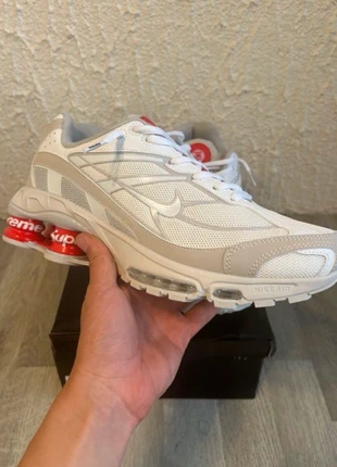 Nike Shox x Supreme Blanches & Rouges Taille 41 – Neuves avec Boîte, marca: Nike x Supreme, estado: Nuevo con etiquetas, tamaño: 41, 95,00 €, 100,45 € Protección al comprador incluida