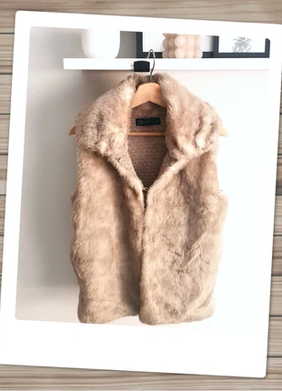 ⭐ Chaqueta sin mangas con pelo sintético de Zara - Talla M ⭐, marca: Zara, estado: Novo sem etiquetas, tamanho: M / 38 / 10, €20.00, €21.70 inclui Proteção do Comprador
