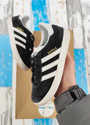 Baskets Sneackers Adidas Originals Gazelle Enfants << Black White >> Taille 33, marke: adidas, zustand: Sehr gut, größe: 33, 35,00 €, 37,45 € beinhaltet Vinted-Käuferschutz Pro