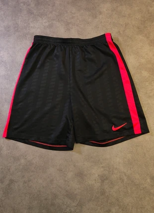 Short nike - Taille XL enfants - Noir & Rouge, marque: Nike, état: Très bon état, taille: XL, 6,50 €, 7,53 € Protection acheteurs incluse