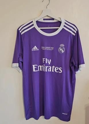 Maillot Football // Real Madrid // Violet // 2017 // Final Cardiff // Taille L, marque: Real, état: Très bon état, taille: L, 40,00 €, 42,70 € Protection acheteurs incluse