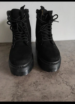 Bottines très bon état, marque: je ne sais pas, état: Neuf sans étiquette, taille: 38, 12,00 €, 13,30 € Protection acheteurs incluse