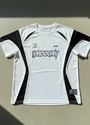 T-shirt Graphique Sportif – Streetwear / Y2K / Minimal / Noir & Blanc, marque: Loft92, état: Très bon état, taille: M, 28,90 €, 31,05 € Protection acheteurs incluse