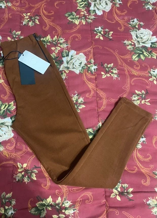 Pantaloni skinny marroni | high waist, staat: Nieuw met prijskaartje, maat: S / 36 / 8, € 13,00, € 14,35 inclusief Kopersbescherming