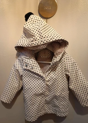 Manteau imperméable Zara BabyGirl – Pois noir – Taille 9/12 mois (80 cm), marca: Zara, estado: Muito bom, tamanho: 9-12 meses / 74 cm, €4.22, €5.13 inclui Proteção do Comprador