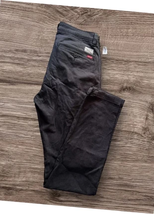 Chinos levi’s slim taper chino 5687, marca: Levi's, estado: Muy bueno, tamaño: W30 | ES 40, 39,90 €, 42,60 € Protección al comprador Pro incluida