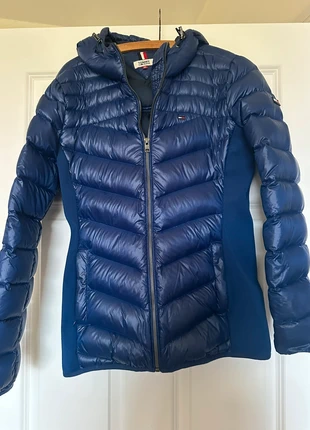 Tommy Hilfiger Down Puffer Jacket, marque: Tommy Hilfiger, état: Très bon état, taille: M / 38 / 10, 28,00 €, 30,10 € Protection acheteurs incluse