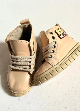 Baskets montantes beige enfant avec ourson “NICE”, condition: Very good, size: 23, €10.00, €11.20 includes Buyer Protection