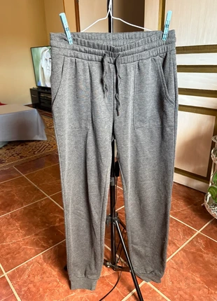 Jooging Gris Femme L, brand: Amisu, condizioni: Ottime, taglia: L / IT 44 / EU 40, €10.00, €11.20 include la Protezione acquisti