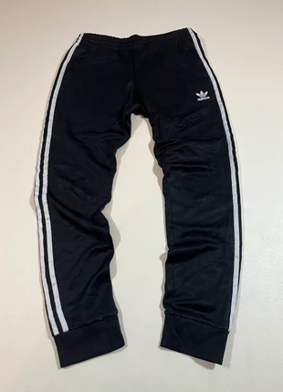 Jogging Adidas blanc et noir Taille S, merk: adidas, staat: Heel goed, maat: S, € 10,00, € 11,20 inclusief Kopersbescherming Pro