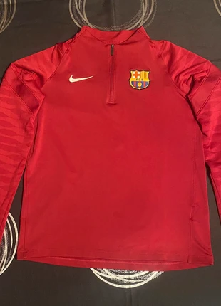 Sweat Nike du Fc Barcelone | Rouge, marque: Nike, état: Très bon état, taille: 14 ans / 164 cm, 6,00 €, 7,00 € Protection acheteurs incluse