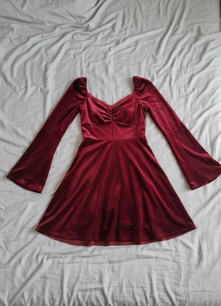 Robe Rouge Style Velours Glam Manches Évasées, brand: Vintage Dressing, condizioni: Ottime, taglia: M / IT 42 / EU 38, €44.99, €47.94 include la Protezione acquisti