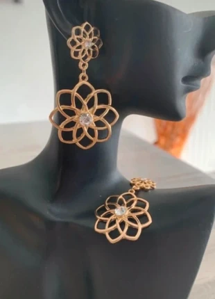 Boucles d’oreilles pendantes design fleur dorée, marque: Tendance, état: Très bon état, 7,90 €, 9,00 € Protection acheteurs (Pro) incluse