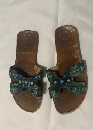 Sandales tong Claquettes Mules berbere en cuir brodé pointure 38, marke: sansnom., zustand: Gut, größe: 38, 9,99 €, 11,19 € inklusive Vinted-Käuferschutz