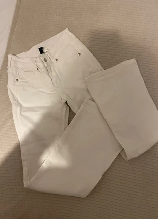 Jean taille basse blanc, brand: H&M, condizioni: Nuovo senza cartellino, taglia: XS / IT 38 / EU 34, €9.00, €10.15 include la Protezione acquisti