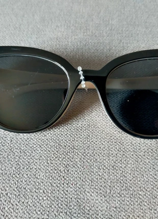Lunettes de soleil noires et blanches – style œil de chat, marca: sans marque, estado: Novo sem etiquetas, €6.00, €7.00 inclui Proteção do Comprador Pro