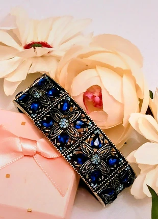 Pulsera tipo brazalete mujer de metal plateado con incrustaciones de cristal. Vintage 00s, marque: Vintage Chic, état: Très bon état, 18,00 €, 19,60 € Protection acheteurs incluse