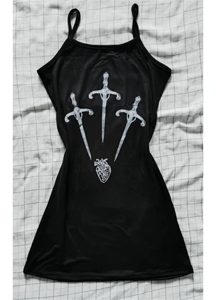 Goth dress with heart and knives (s), merk: Alternative, staat: Heel goed, maat: S / 36 / 8, € 15,99, € 17,49 inclusief Kopersbescherming Pro