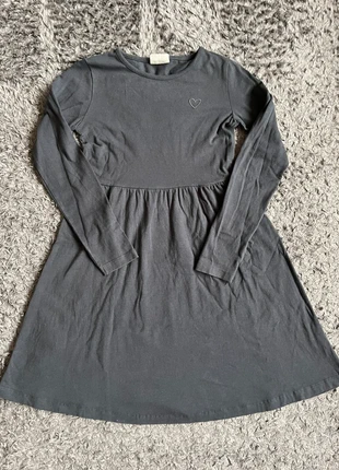 Dunkelgraues Kleid, marque: Ernsting's family, état: Très bon état, taille: 9 ans / 134 cm, 2,50 €, 3,33 € Protection acheteurs incluse