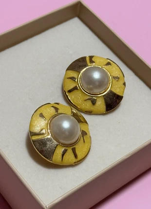 Orecchini Vintage smaltati giallo e oro, marque: Vintage Chic, état: Très bon état, 5,00 €, 5,95 € Protection acheteurs incluse