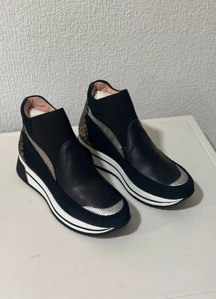 Dark blue leather sneakers woman size 38 slip-on new, marque: Local, état: Neuf avec étiquette, taille: 38, 39,00 €, 41,65 € Protection acheteurs incluse