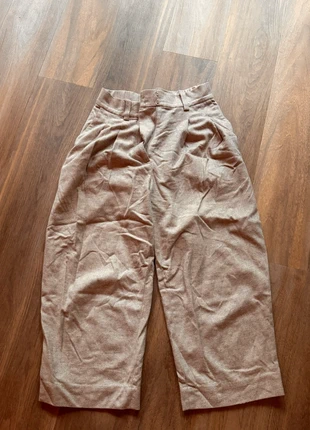 Pantalon 3/4 beige COS, marque: COS, état: Très bon état, taille: XS / 34 / 6, 40,00 €, 42,70 € Protection acheteurs incluse