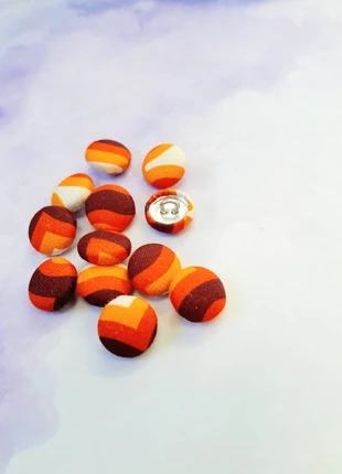 Lot de 12 boutons Seventies, marque: Mercerie, état: Très bon état, 4,50 €, 5,43 € Protection acheteurs incluse