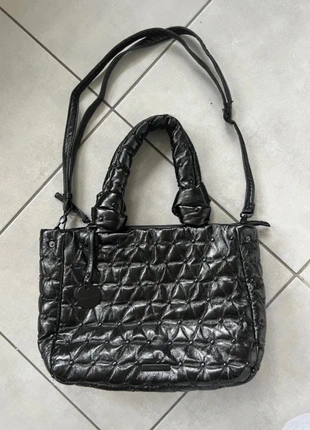 Sac noir matelassés tamaris femme en parfait état, brand: Tamaris, condition: Very good, €25.00, €26.95 includes Buyer Protection