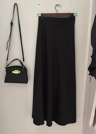 Jupe satinée noire, marque: Boutique indépendante, état: Neuf sans étiquette, taille: Taille unique, 10,00 €, 11,20 € Protection acheteurs incluse