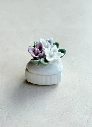 Porseleinen hart doosje met bloemetjes, marque: Vintage Love, état: Bon état, 3,50 €, 4,38 € Protection acheteurs incluse