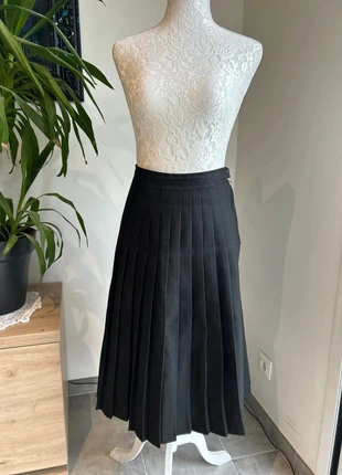 Jupe longue plissée noire femme, taille 44, très bon état, marque: je ne sais pas, état: Très bon état, taille: XXL / 44 / 16, 15,00 €, 16,45 € Protection acheteurs incluse