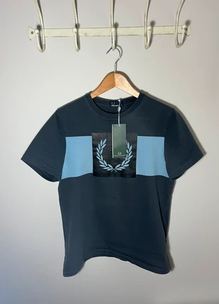 👕 Fred Perry White T-Shirt with Navy Details – Size M, brand: Fred Perry, condizioni: Ottime, taglia: M, €27.50, €29.58 include la Protezione acquisti