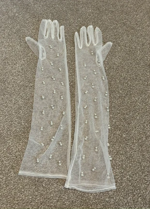 Long tulle gloves with white pearls, condition: Very good, size: One size, £4.00, £4.90 includes Buyer Protection