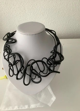 Rubberen kreukketting zwart nieuw, merk: bezig bijtje, staat: Nieuw met prijskaartje, € 14,50, € 15,93 inclusief Kopersbescherming