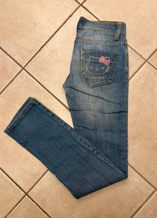 jeans dritti a vita bassa Hello Kitty, marke: Hello Kitty, zustand: Sehr gut, größe: XS / 34 / 6, 14,00 €, 15,40 € inklusive Vinted-Käuferschutz