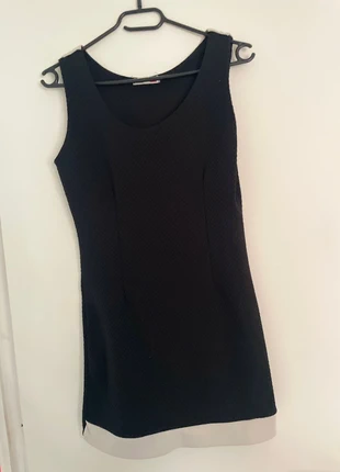 Robe noire chic taille M avec bandeau blanc dans le dos – très bon état, état: Très bon état, taille: M / 38 / 10, 5,00 €, 5,95 € Protection acheteurs incluse