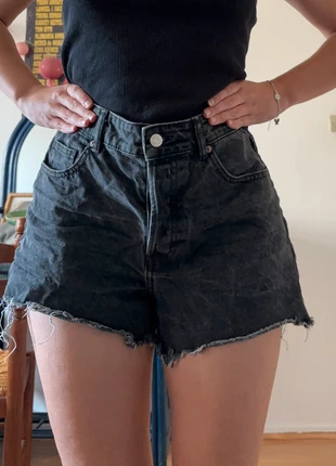 Short en jean noir, brand: H&M, condition: Very good, size: XL / 42 / 14, €2.00, €2.80 includes Buyer Protection