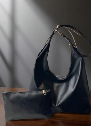 Borsa hobo nera con cinghia + zip con pochette, marque: Spring, état: Neuf sans étiquette, 18,80 €, 20,44 € Protection acheteurs incluse