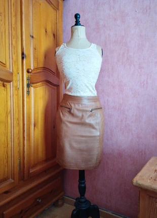 Jupe en cuir Laura Clément taille 38, marque: Laura Clément, état: Bon état, taille: M / 38 / 10, 28,00 €, 30,10 € Protection acheteurs incluse