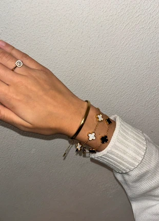 VC bracelets, merk: Clover, staat: Nieuw met prijskaartje, € 6,00, € 7,00 inclusief Kopersbescherming