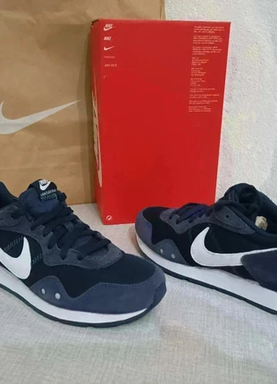 7.5 W / 38.5 / 6 M Nike Venture Runner num 2 neuve neuf, marca: Nike, estado: Novo com etiquetas, tamanho: 38,5, €49.90, €53.10 inclui Proteção do Comprador