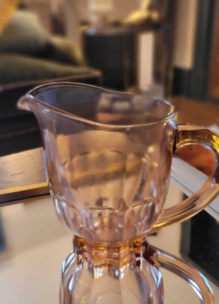 Pichet en verre rose moulé Années 50, état: Très bon état, 20,00 €, 21,70 € Protection acheteurs incluse