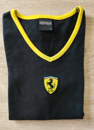 T-shirt Ferrari femme noir et jaune - Taille 2, marque: Ferrari, état: Très bon état, taille: M / 38 / 10, 15,00 €, 16,45 € Protection acheteurs incluse