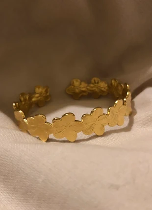 Bracelet jonc petite fleurs ajustable, marque: Le Marché, état: Très bon état, 6,00 €, 7,00 € Protection acheteurs incluse